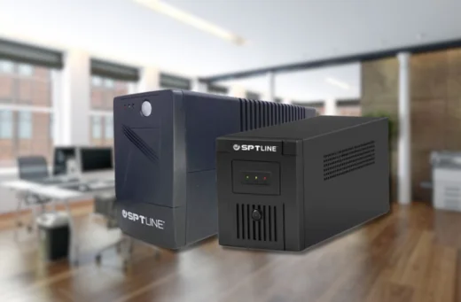 Equipos SAI sobre una mesa de una oficina