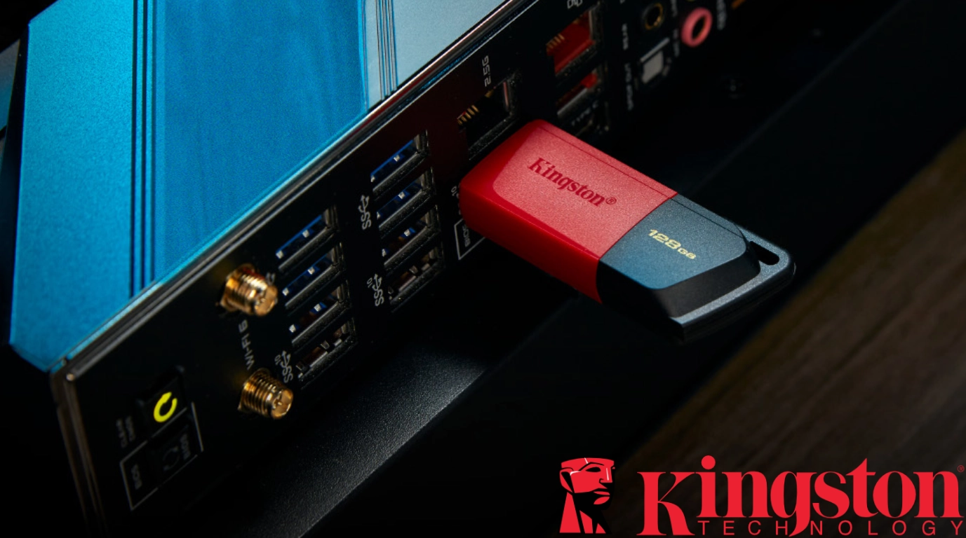 Vista del USB Kingstom KC-U2L128-7LG conectado a un switch
