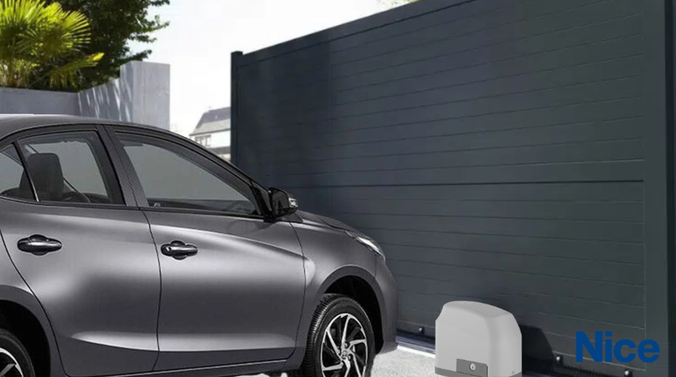 Motor corredizo GATER400KG abriendole el porton a carro