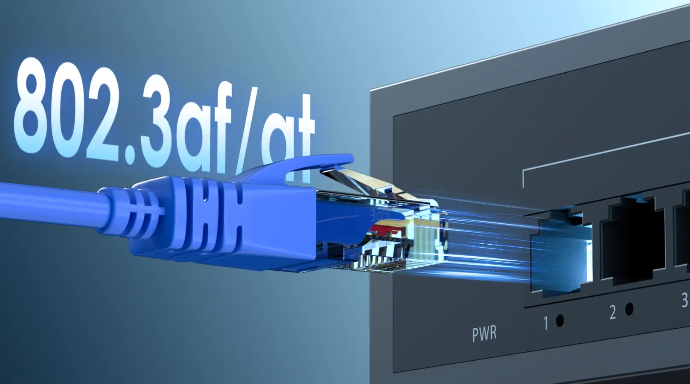 vista del switch SF110P-65-IMOU conectado a cable ethernet