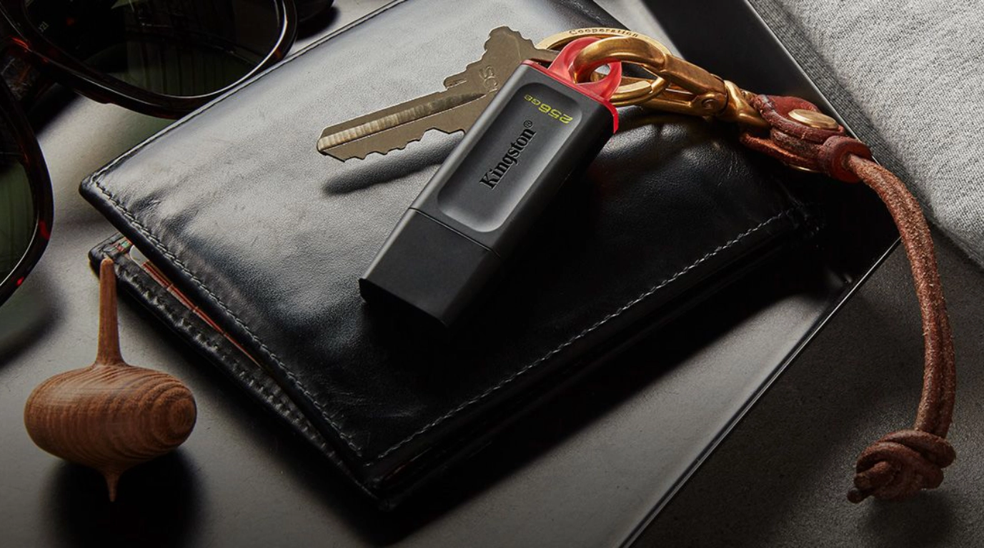 vista del USB DTX/128GB KINGSTON en un llavero